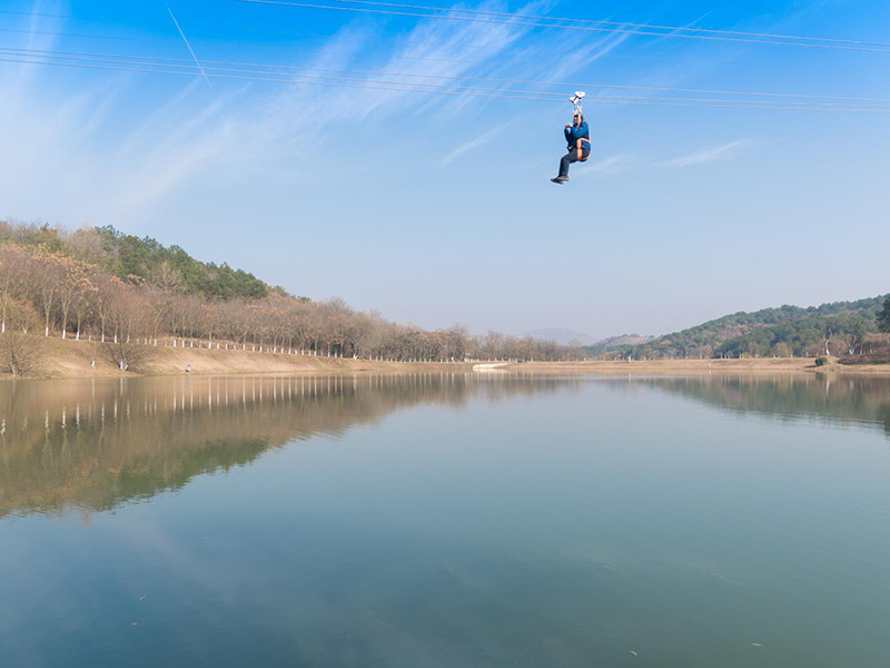 滑索如何搭建？景區(qū)滑索廠家來解答